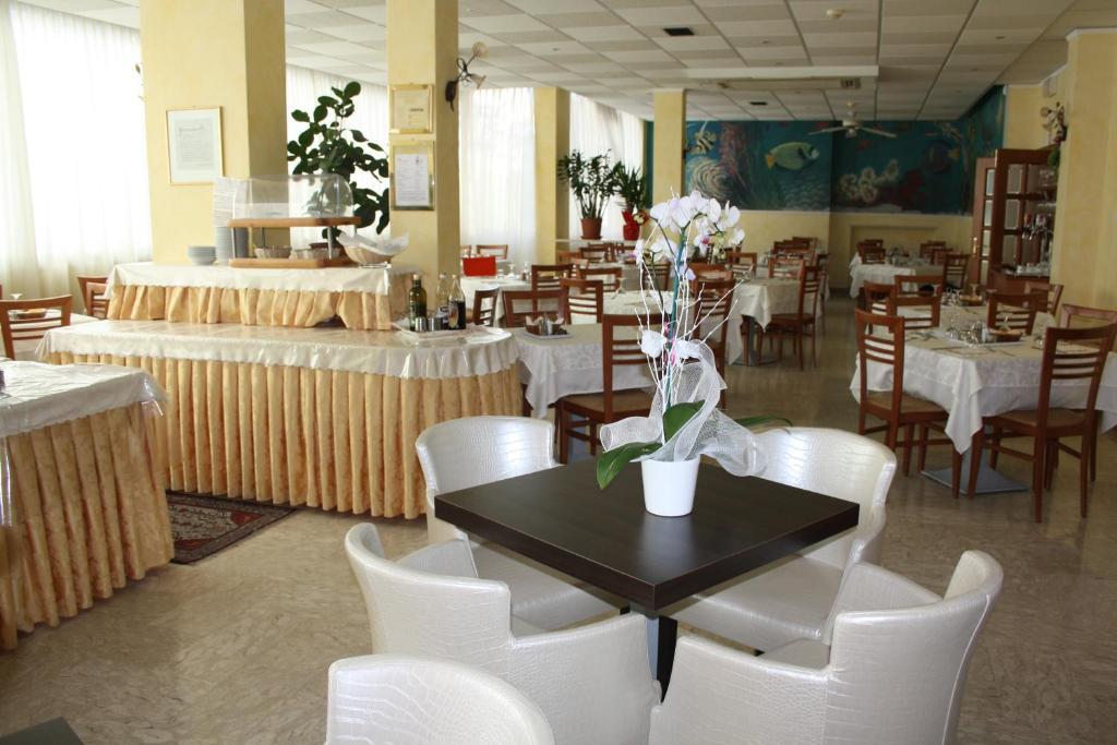Hotel Bellerofonte Rimini Exterior photo